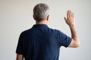 Wenn Sie eine eidesstattliche Erklärung als Privatperson abgeben, beteuern Sie, die Wahrheit gesagt zu haben.