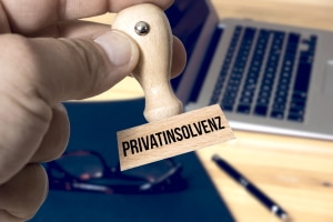 Bei der Privatinsolvenz eines Schuldners müssen Gläubiger selbst ihre Forderungen anmelden.