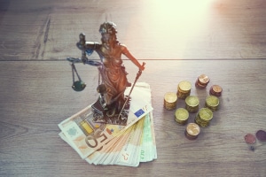 Ein außergerichtliches Schuldenbereinigungsverfahren hilft, die Zwangsvollstreckung zu verhindern.