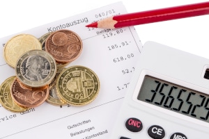 Bei einer gleichzeitigen Konto- und Lohnpfändung verlieren Sie trotz Freibetrag Ihr Geld, wenn Sie kein P-Konto besitzen.