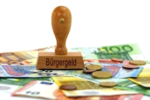 Droht bei einer Nachzahlung eine Pfändung? Das Bürgergeld ist hier auch geschützt.