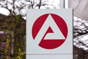 Abgelehnt wird ein Darlehen vom Jobcenter für Schulden meist, wenn diese keine Miet- oder Stromschulden sind.