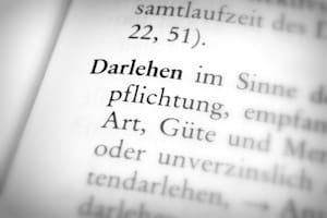 Für ein Darlehen vom Jobcenter, um Schulden zu begleichen, müssen bestimmte Voraussetzungen erfüllt sein.