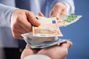 Bei der Gläubigerbegünstigung durch Dritte hilft eine dritte Person dem Gläubiger, eine unzulässige Zahlung zu erhalten.