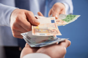 Die Abtretungsanzeige zur Gewerbesteuer, Umsatzsteuer etc. geht immer ans zuständige Finanzamt.