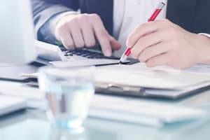 Bei einer Insolvenz ist eine Forderungsanmeldung für die Begleichung offener Schulden unabdingbar.