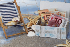 Im Regelfall ist die Pfändung von Urlaubsgeld nach § 850a Abs. 2 der ZPO unzulässig.