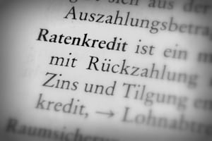 Eine Schuldübernahme liegt zum Beispiel vor, wenn ein Dritter einen Ratenkredit übernimmt.