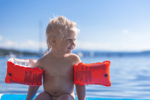 Überschreiten Sie den Freibetrag, ist Ihr Urlaubsgeld pfändbar, falls geschuldeter Unterhalt gepfändet werden muss.