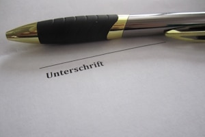 SCHUFA-Eintrag vorzeitig löschen: Den Antrag können Sie schriftlich stellen.