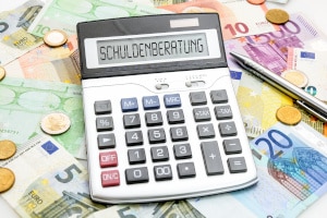Wenden Sie sich an einen Schuldnerberater in Köln, wird dieser erst einmal Ihre finanzielle Situation analysieren.