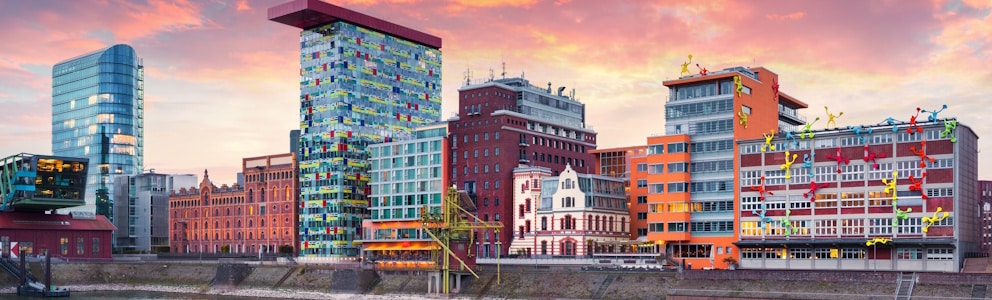 Eine Schuldnerberatung in Düsseldorf kann bei finanziellen Problemen unterstützen